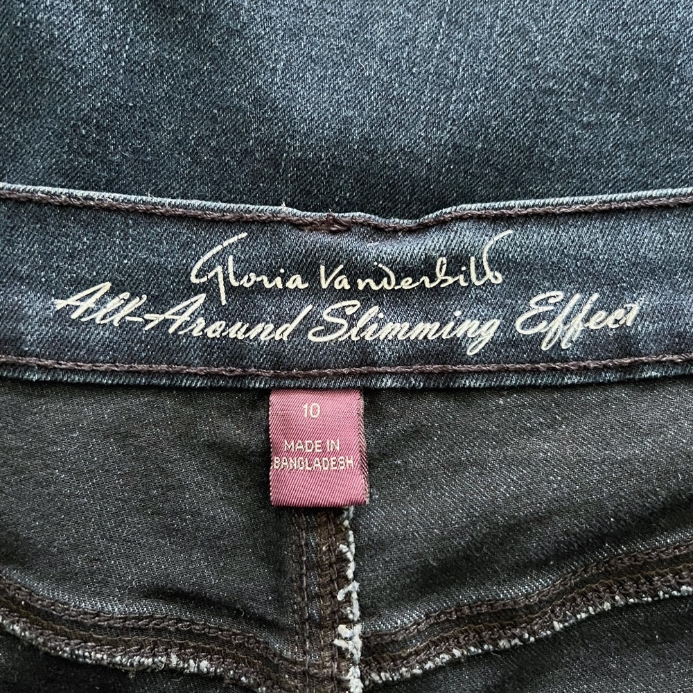 Gloria Vanderbilt Dark Wash All Around Slimming Effect Amanda Capri Jeans - Picture 3 of 4